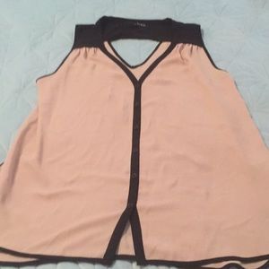 Sleeveless sheer dress shirt